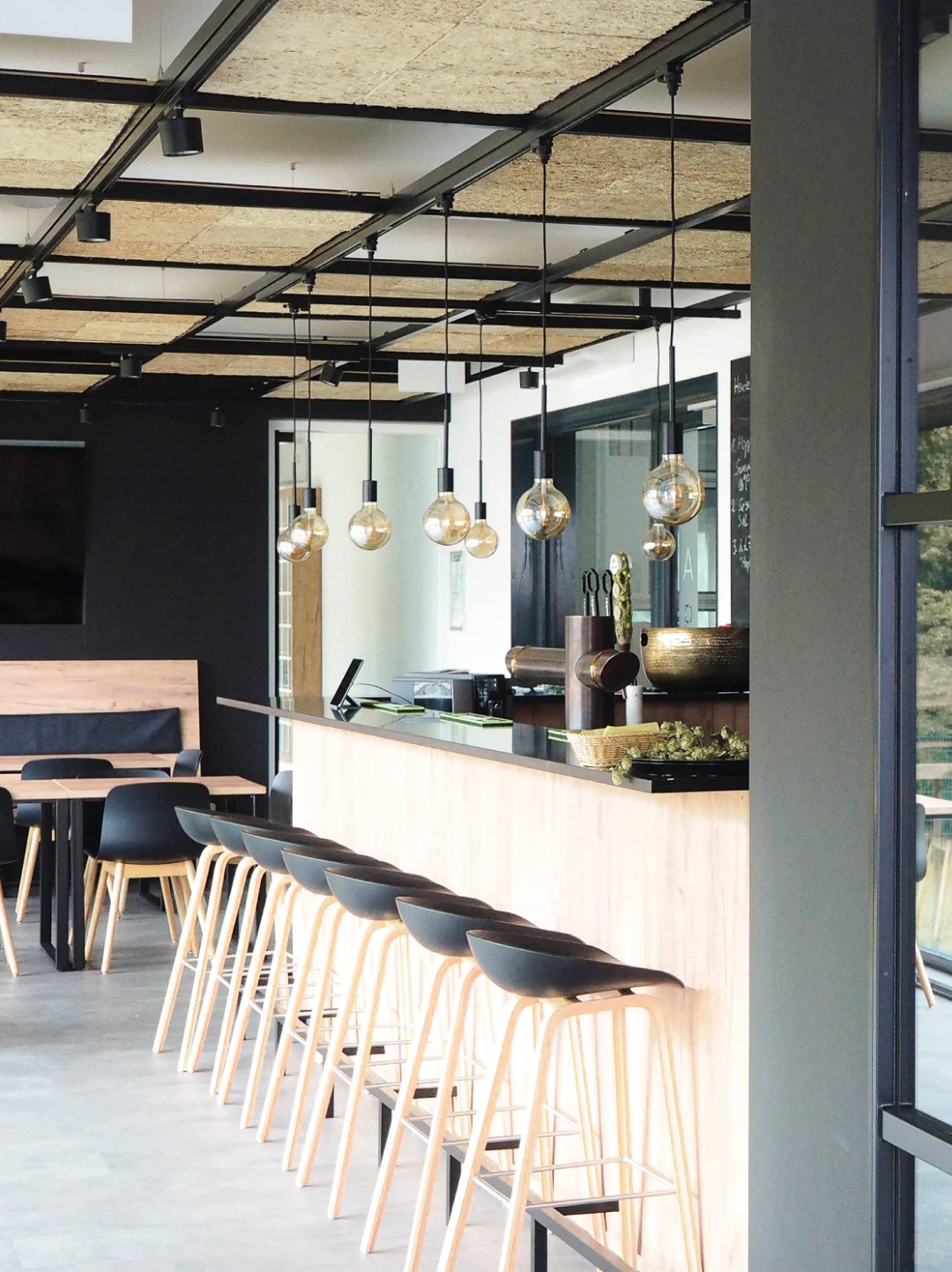 啤酒花藤蔓：源于土地，归于土地