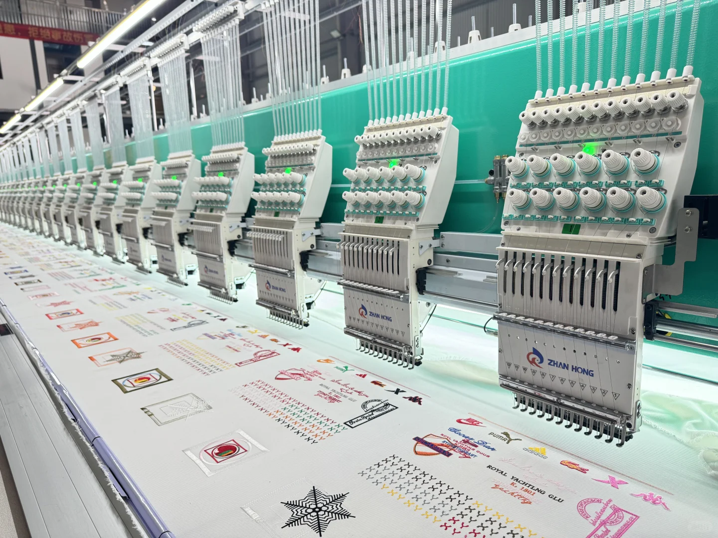 来了！真的好震撼！刺绣机！