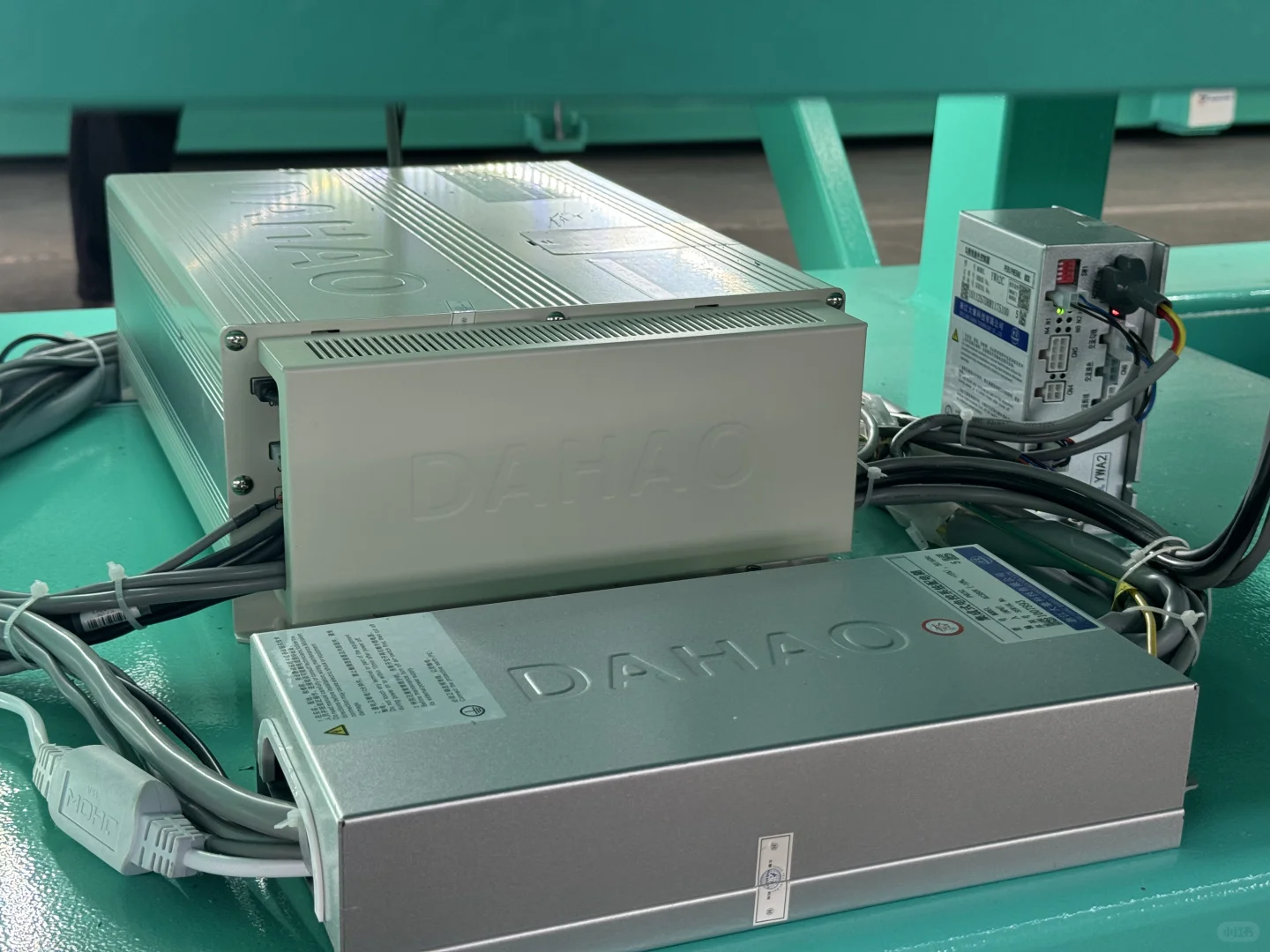 来了！真的好震撼！刺绣机！