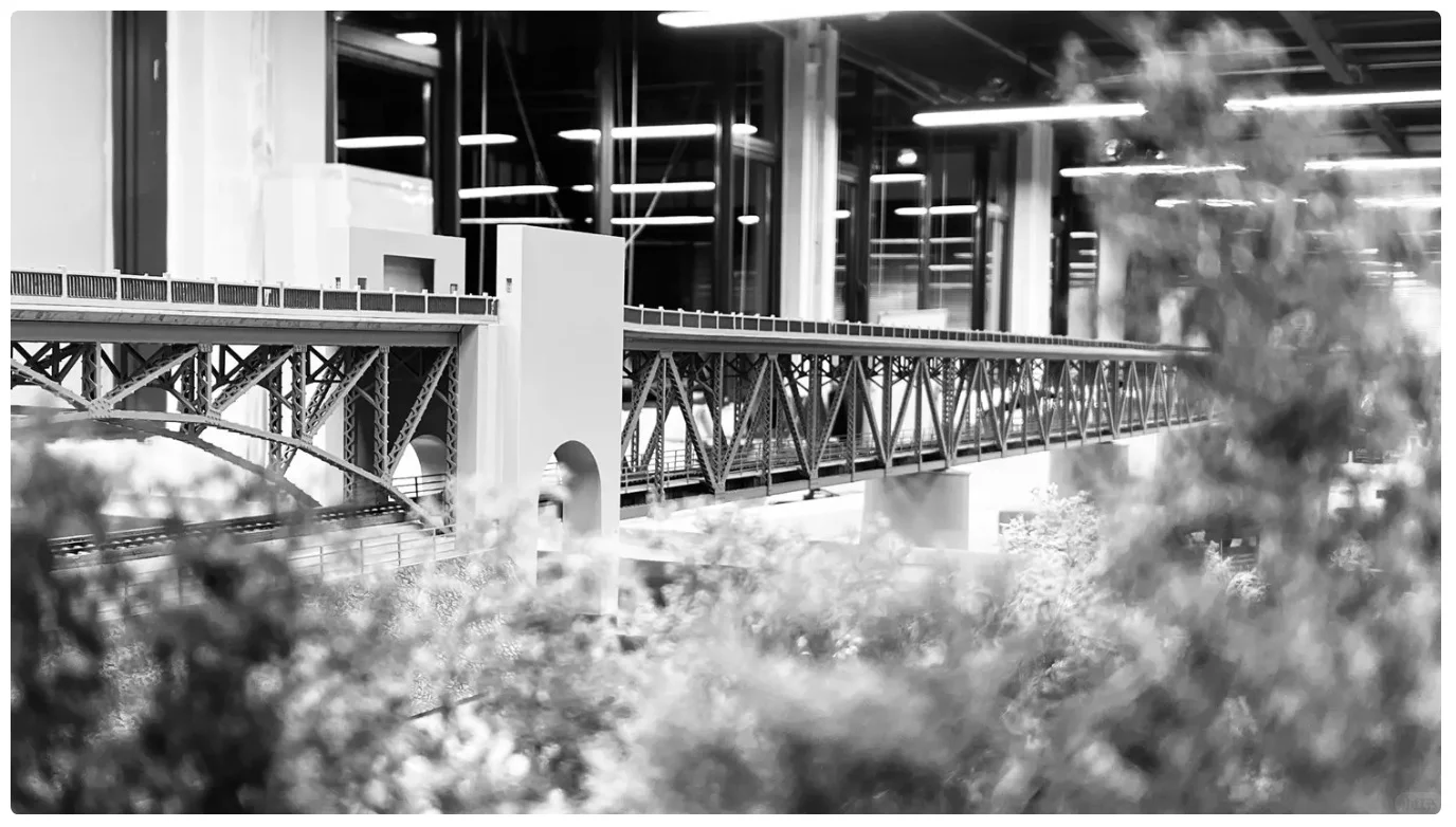 在杭州模型文化节与“钱江一桥”深情对望