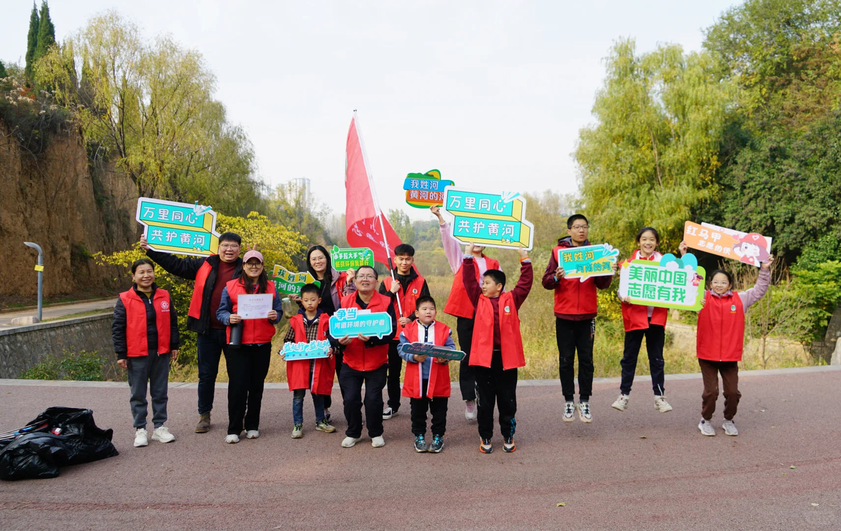 “万里同心 共护黄河”文化探源暨净滩活动