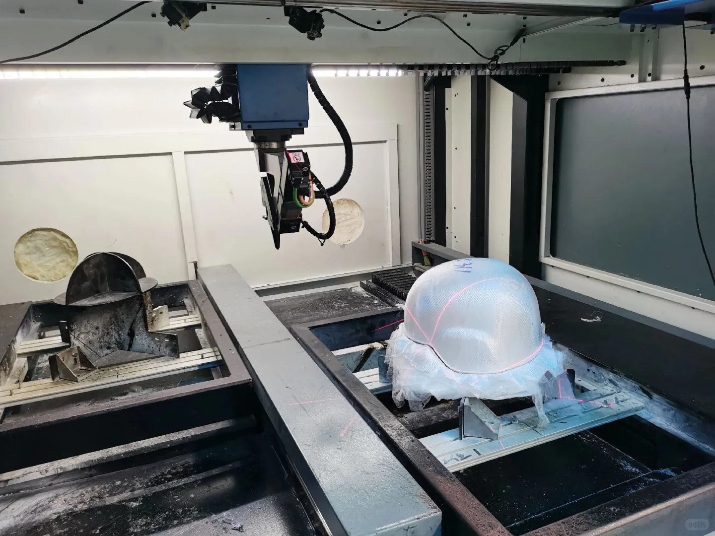 工业大摸底来看国产防弹头盔生产车间