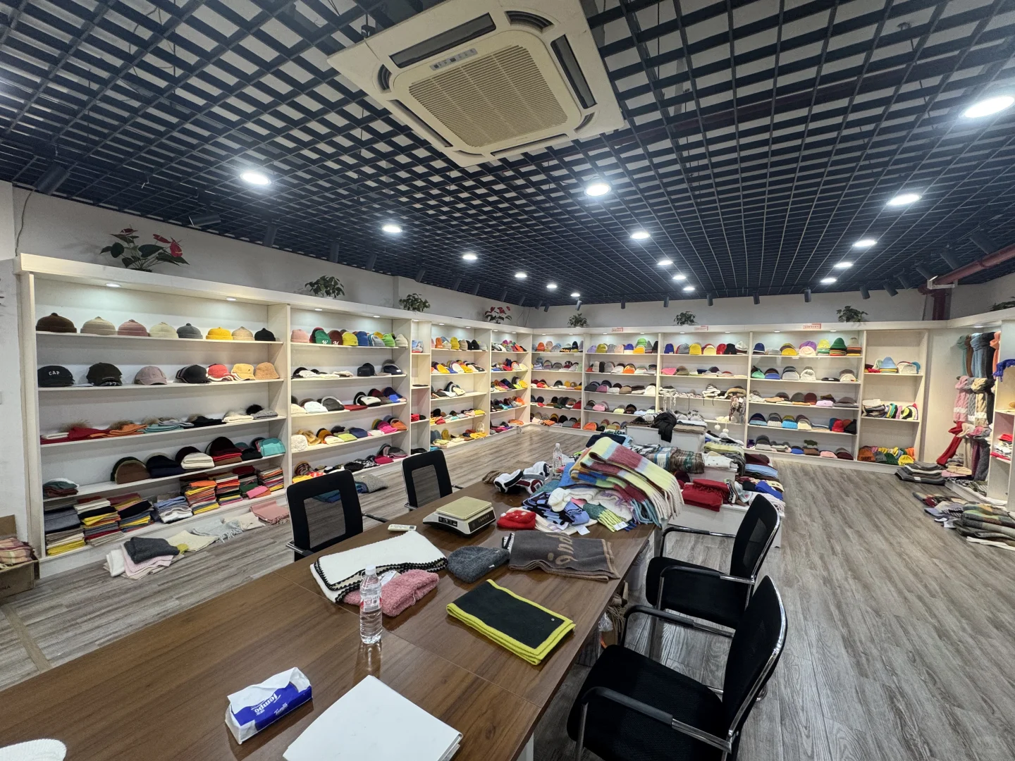 各位见过多巴胺围巾帽子的搭配吗?！