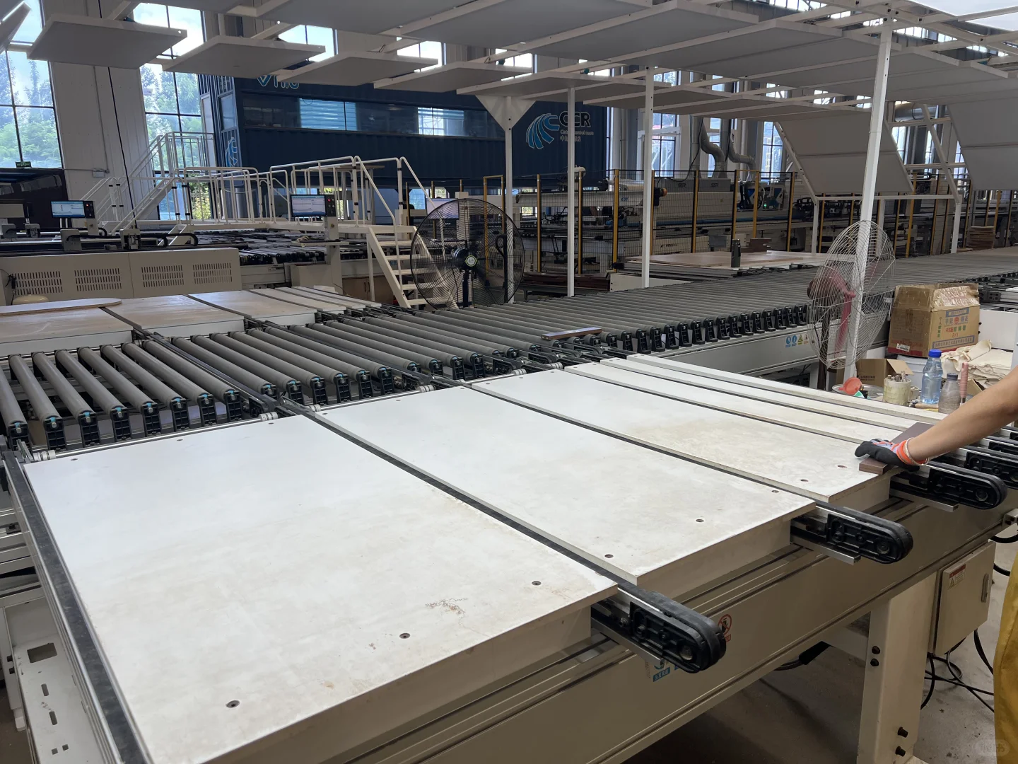 青岛唯一的全自动智能生产线全屋定制工厂