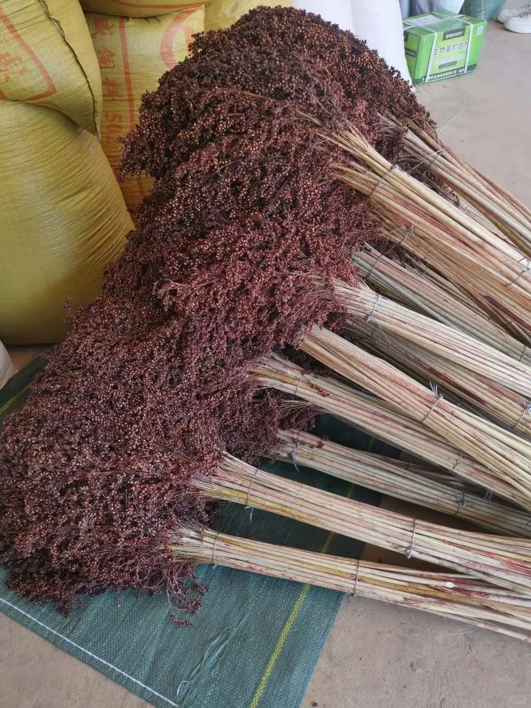 高端的美酒只需简单的传统酿造_红高粱酒