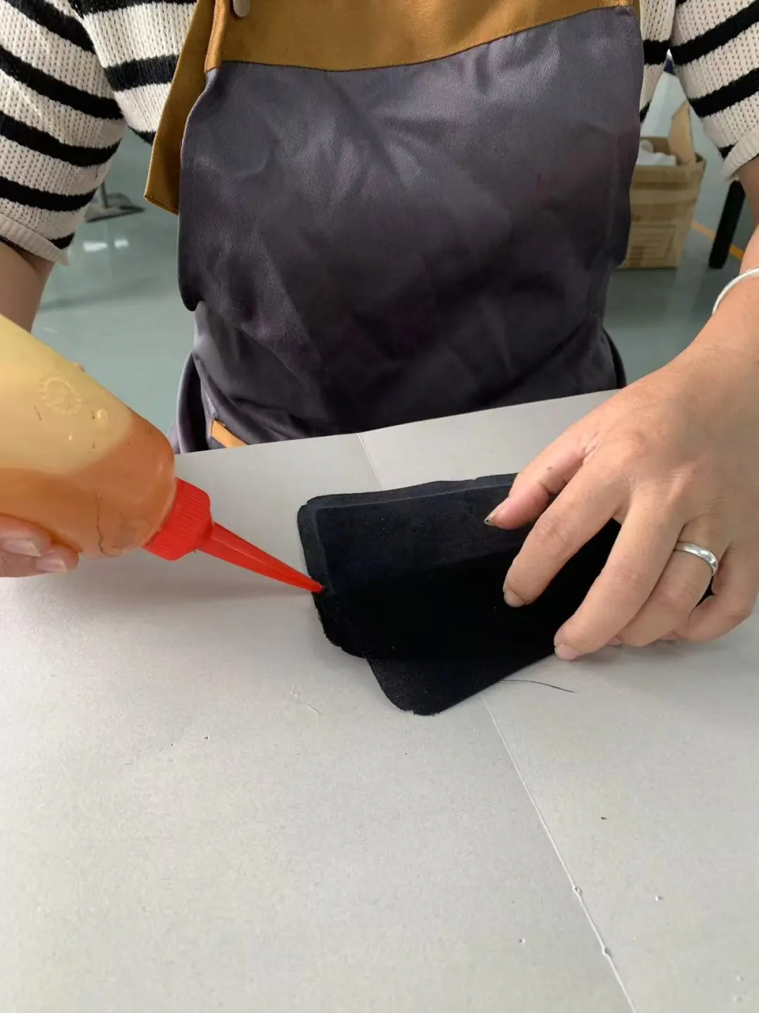 工厂安全边际｜藏在毫米胶缝里的供应链良心