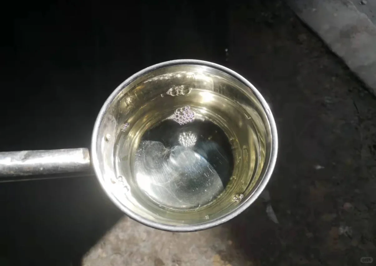 酒友最爱的散装高粱酒