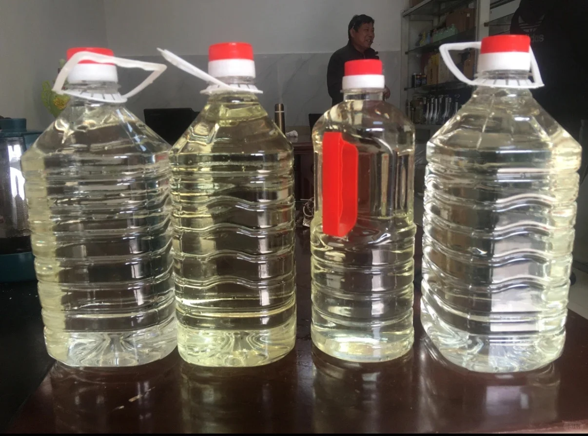 酒友最爱的东北散装高粱酒