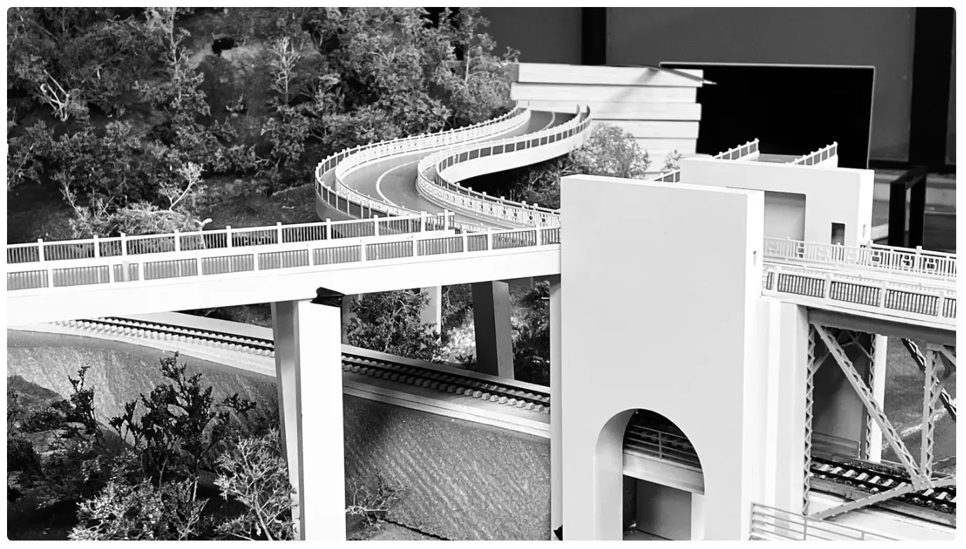 在杭州模型文化节与“钱江一桥”深情对望