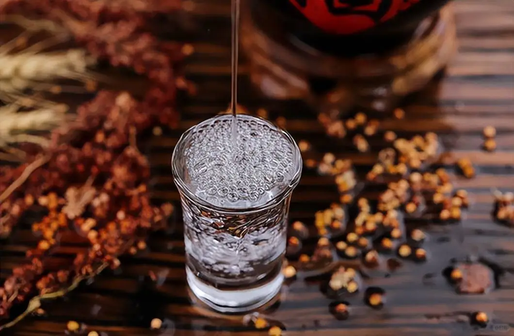 巷口酒香飘十里,纯粮现酿