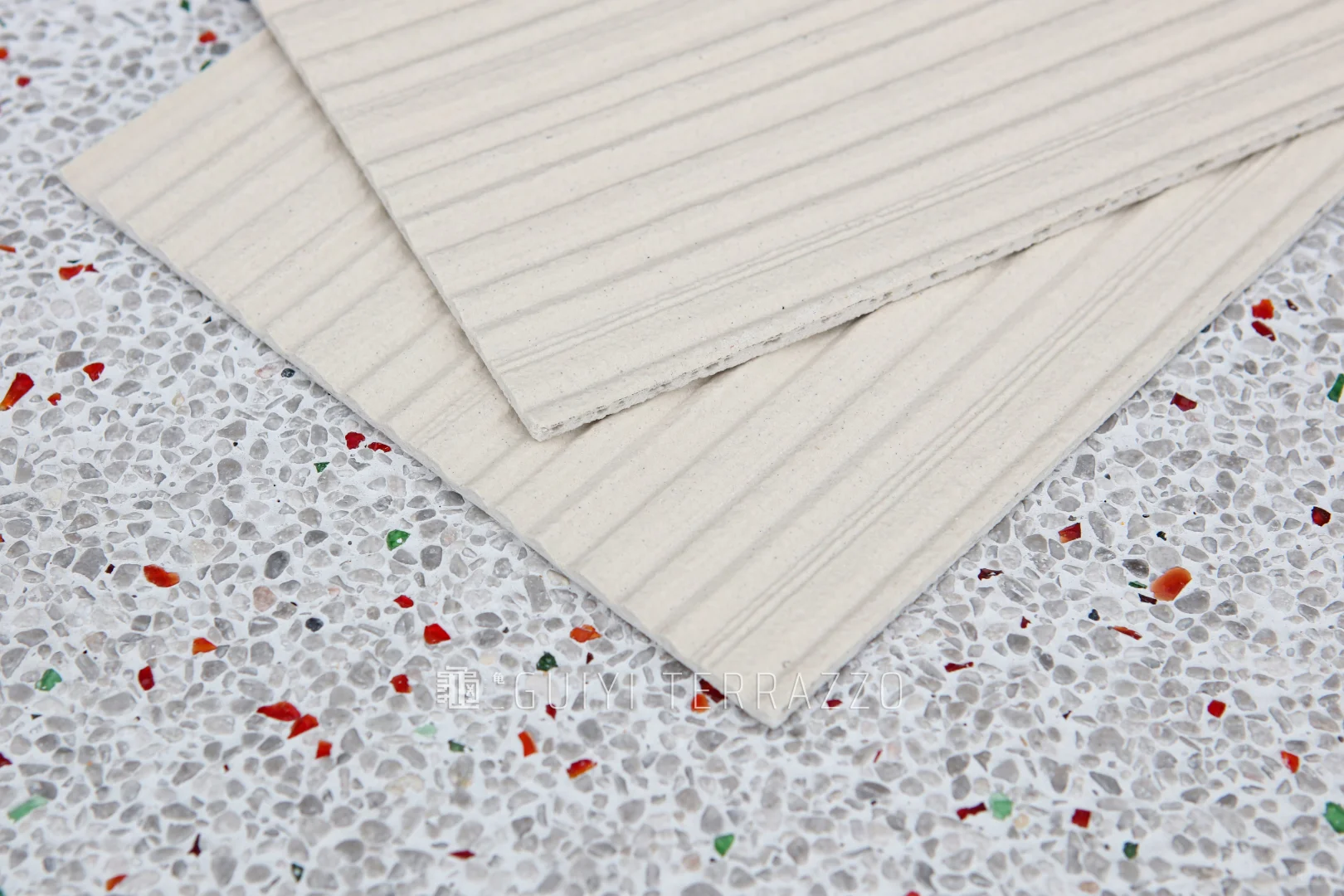 会“弯腰”的白色艺术 | 龟一软瓷材料