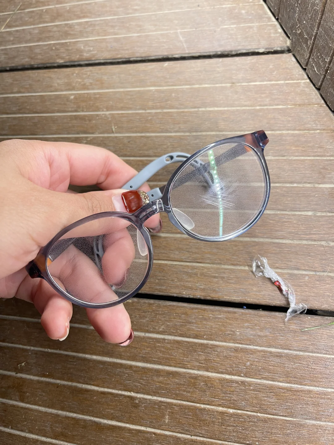 尼康控优点2.0，刚戴了三天就划成这样了