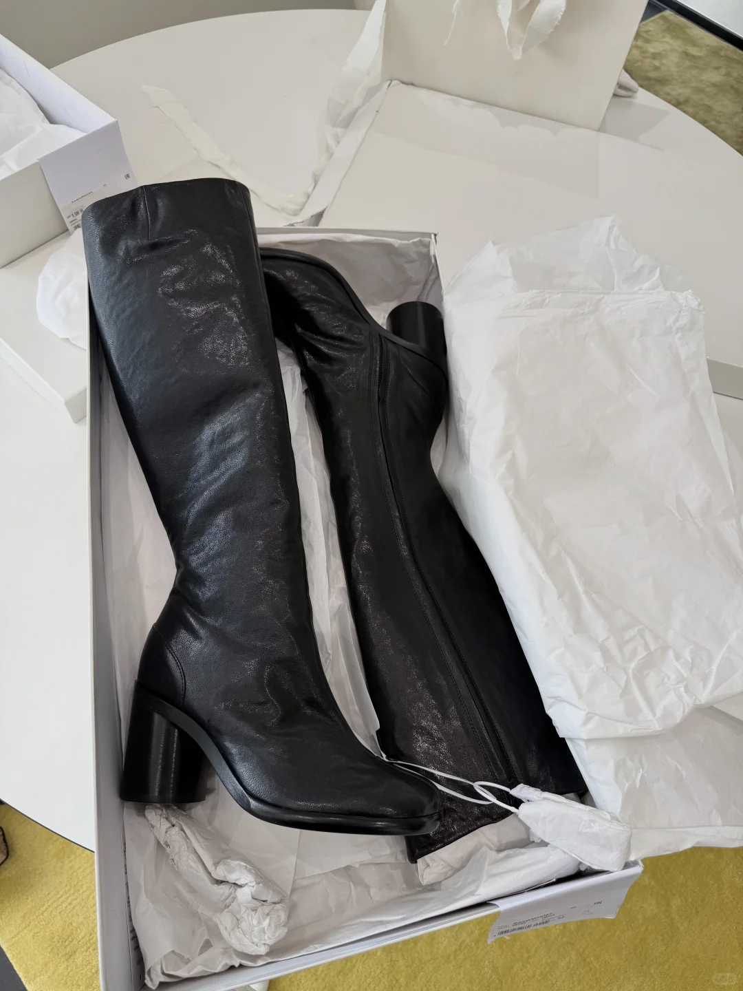 分趾长靴材料回来，准备生产