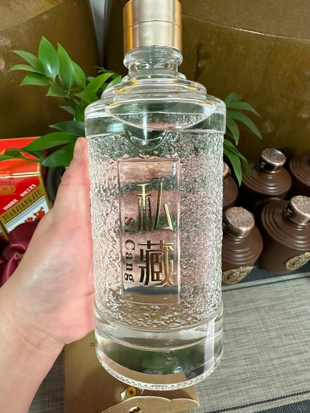 优质高粱酒纯粮酿造，柔绵可口，一喝忘不了