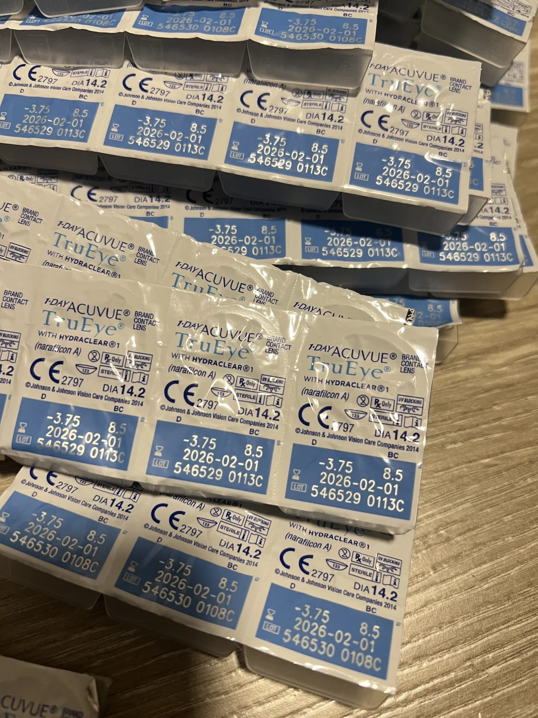 ??出 强生 安视优 日抛