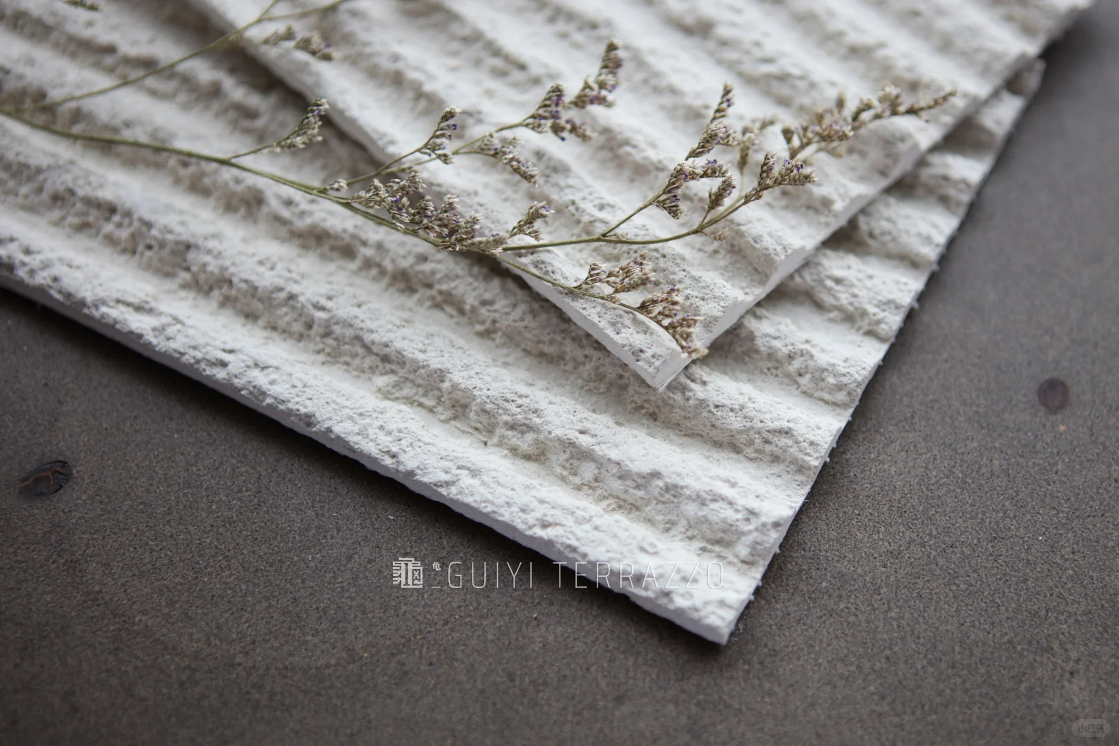 会“弯腰”的白色艺术 | 龟一软瓷材料