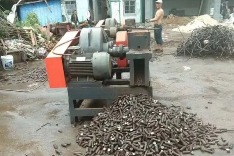 一万多设备，两个人就能干，一天能挣一两千