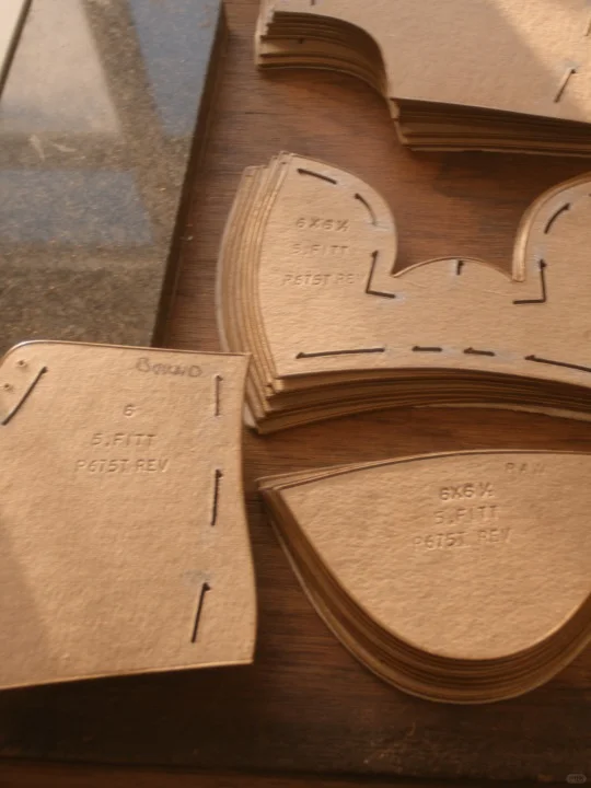 一双鞋的诞生之旅1️⃣Clicking裁断间