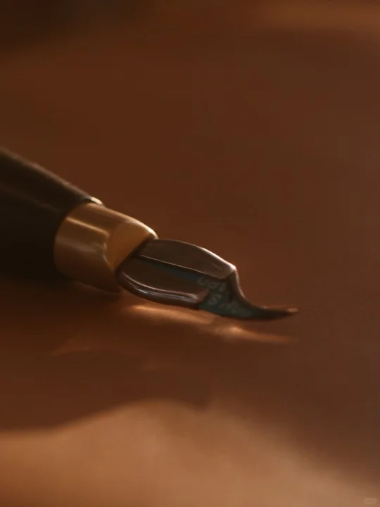 一双鞋的诞生之旅1️⃣Clicking裁断间