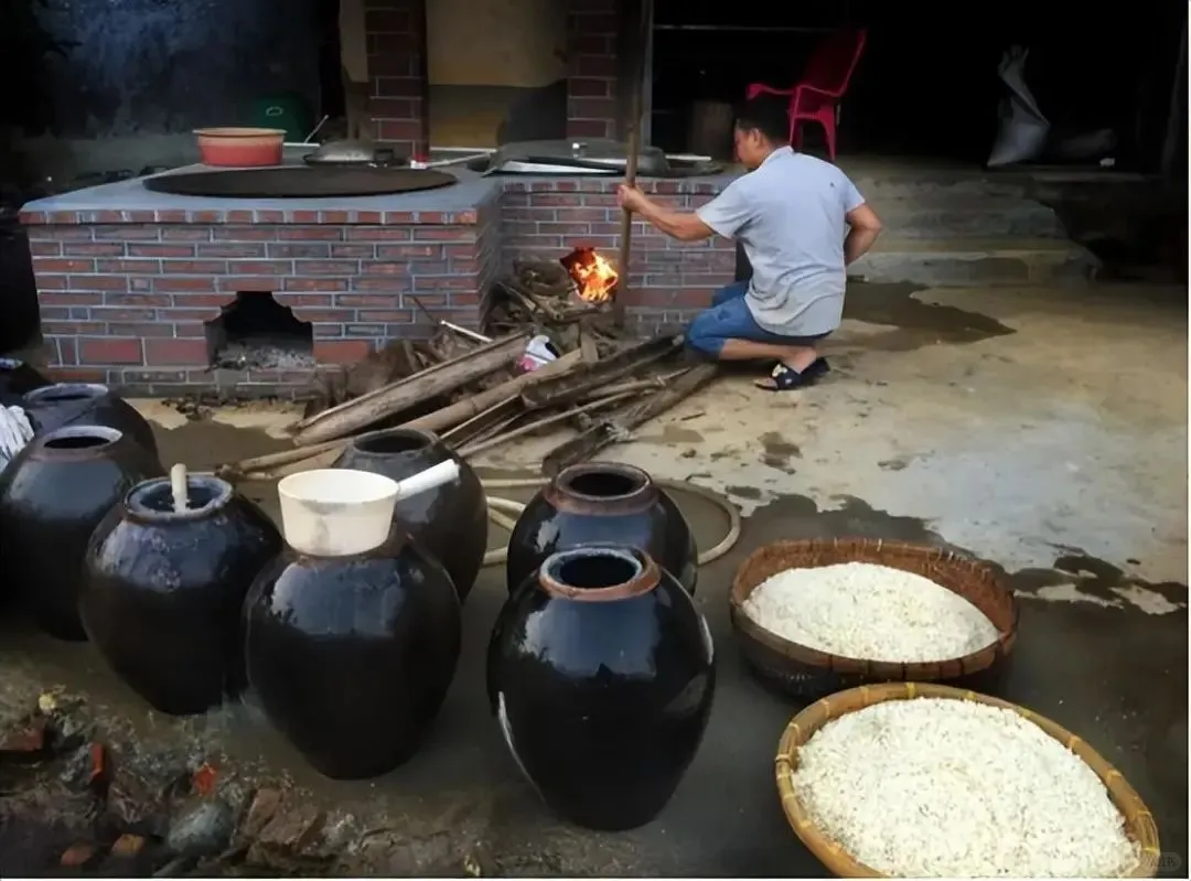 巷口酒香飘十里,纯粮现酿