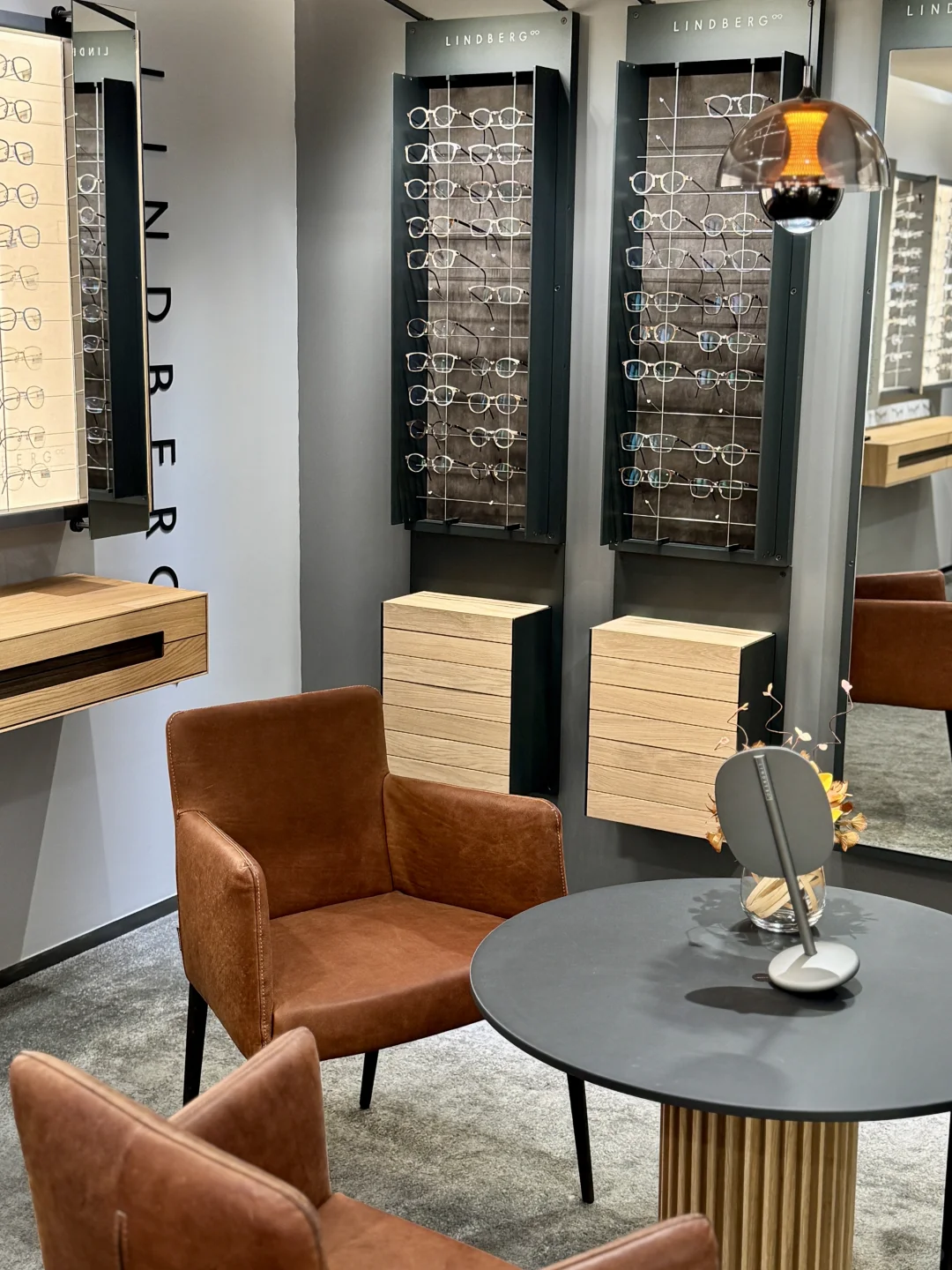 这位霸总从龙岗跑来宝安只为选对眼镜