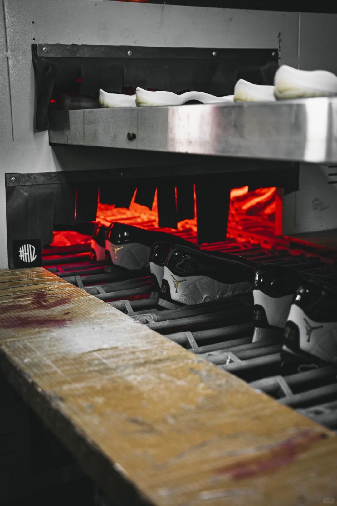 球鞋工厂制鞋工艺流程鉴赏 airJordan 11