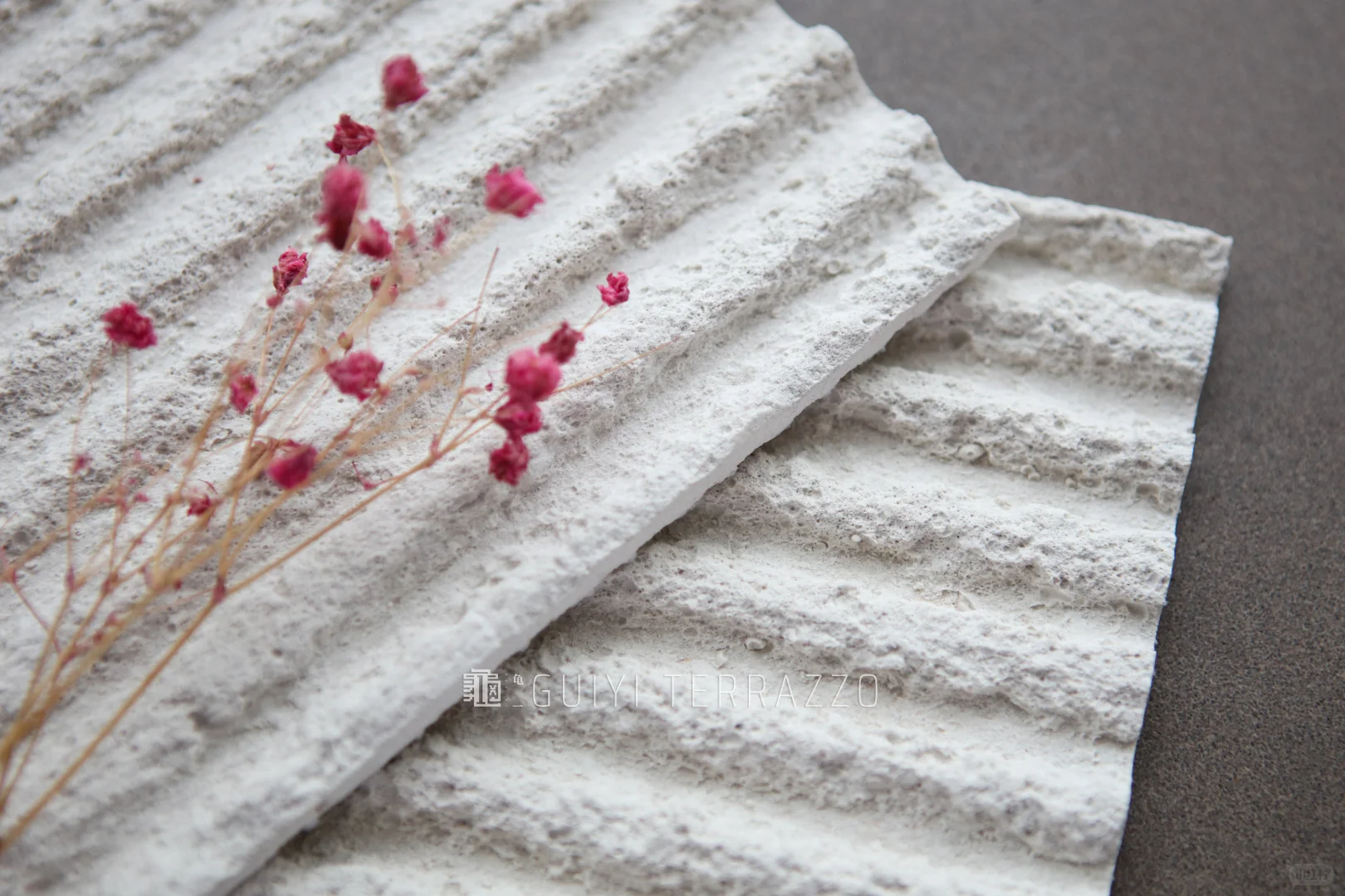 会“弯腰”的白色艺术 | 龟一软瓷材料