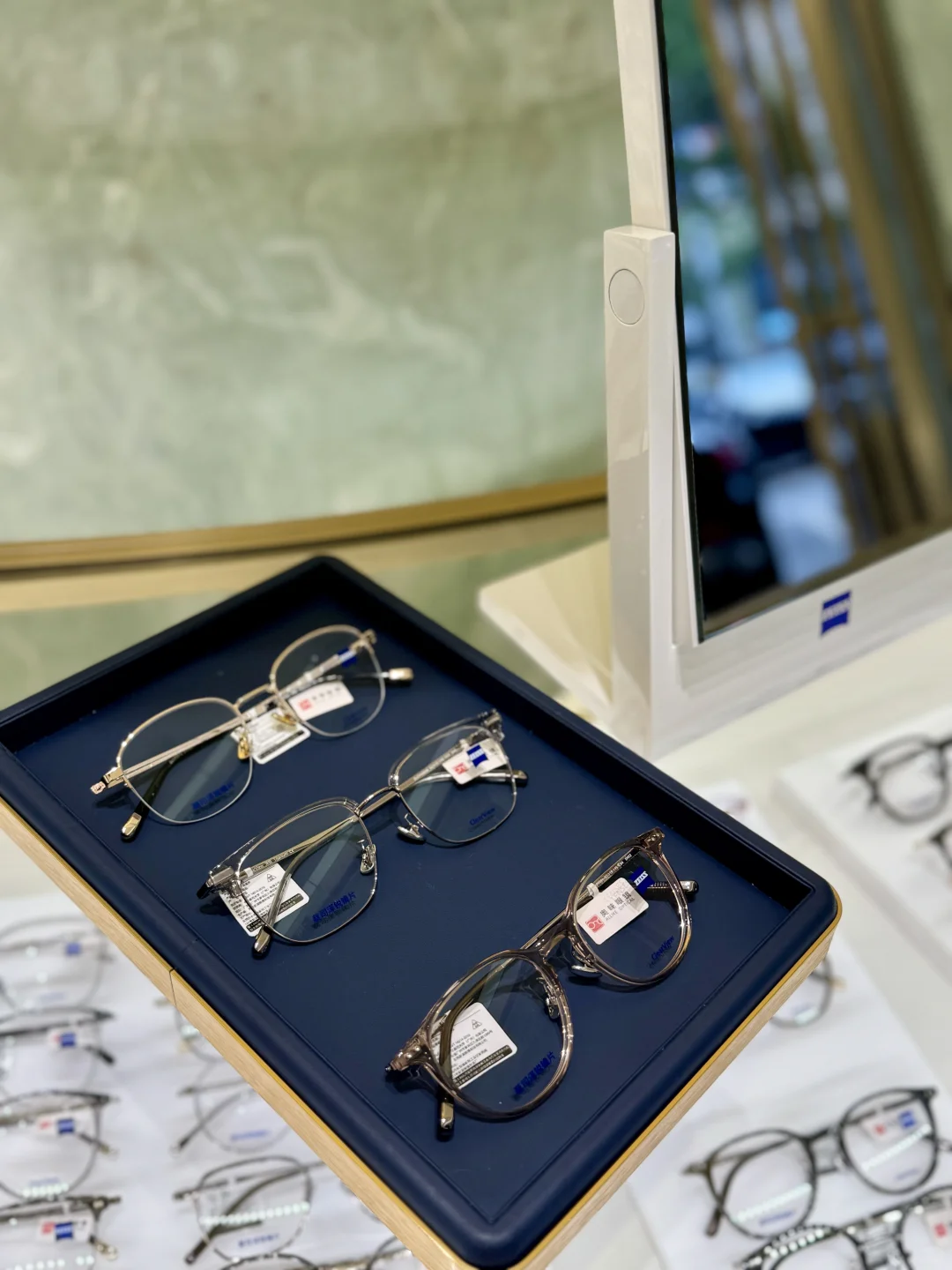 这位霸总从龙岗跑来宝安只为选对眼镜