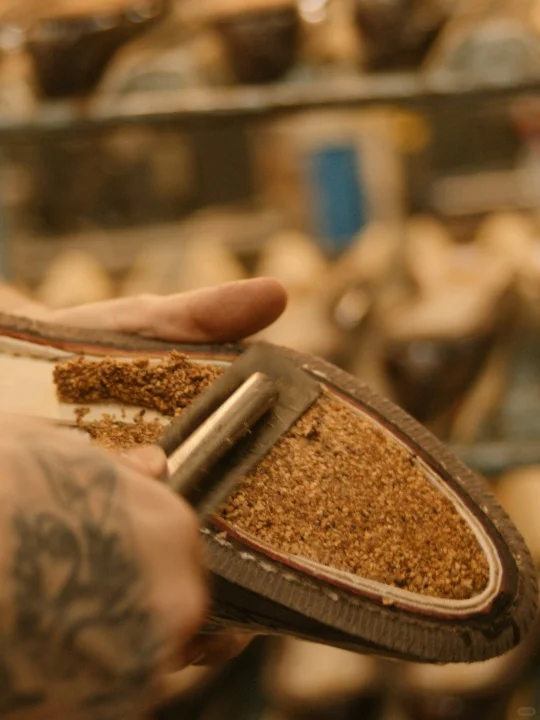 一双鞋的诞生之旅4️⃣Welting沿条间