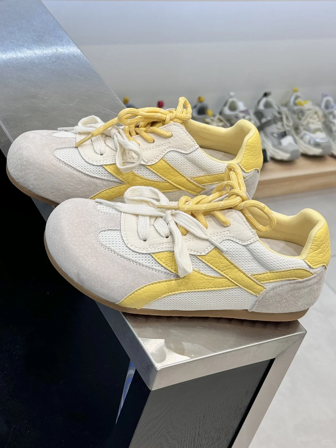 ?女鞋工厂揭秘? 流水线上的时尚秘密！