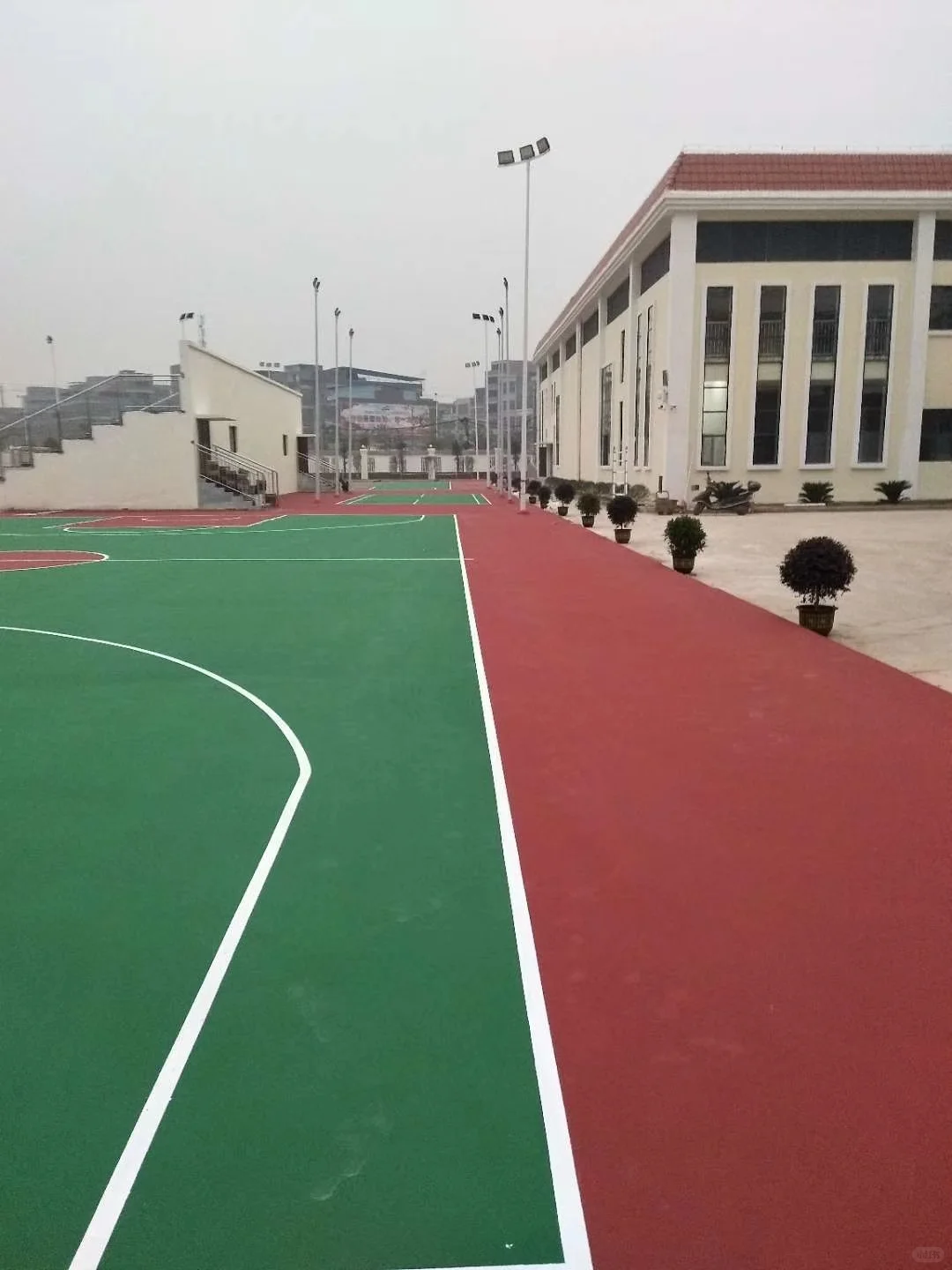 震惊!这家丙烯酸球场源头厂家的秘密,竟让