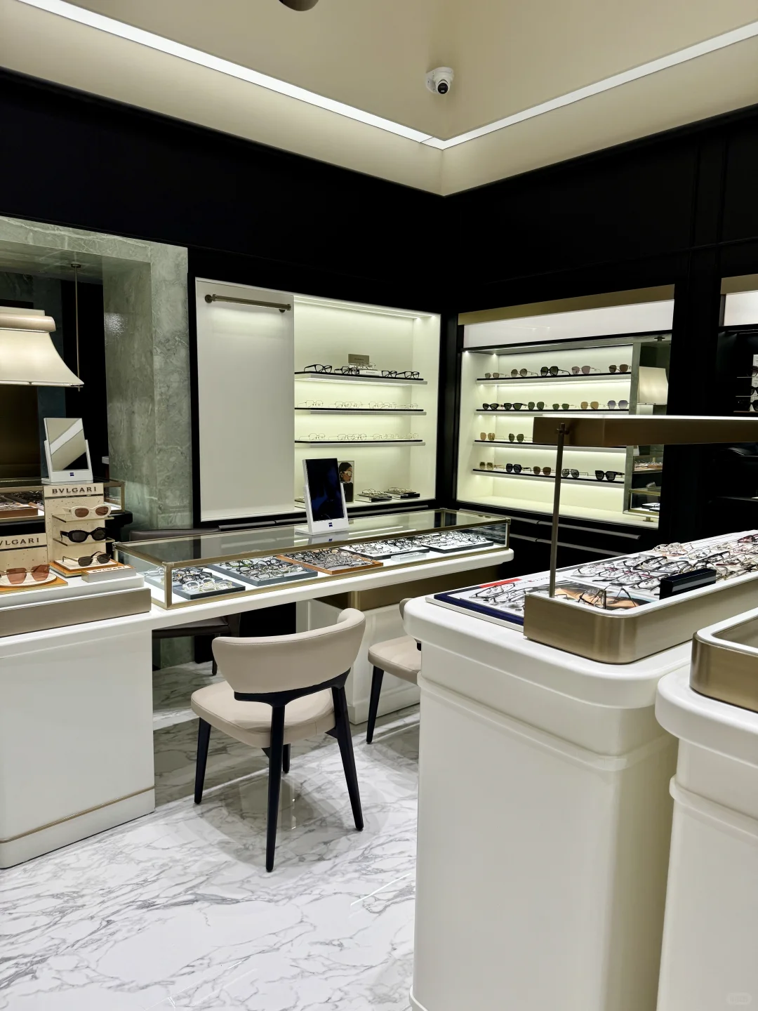 这位霸总从龙岗跑来宝安只为选对眼镜