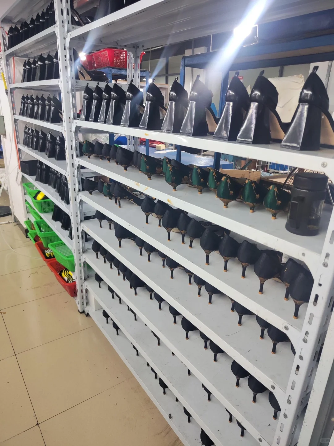 鸿晔鞋厂——自主生产的源头工厂