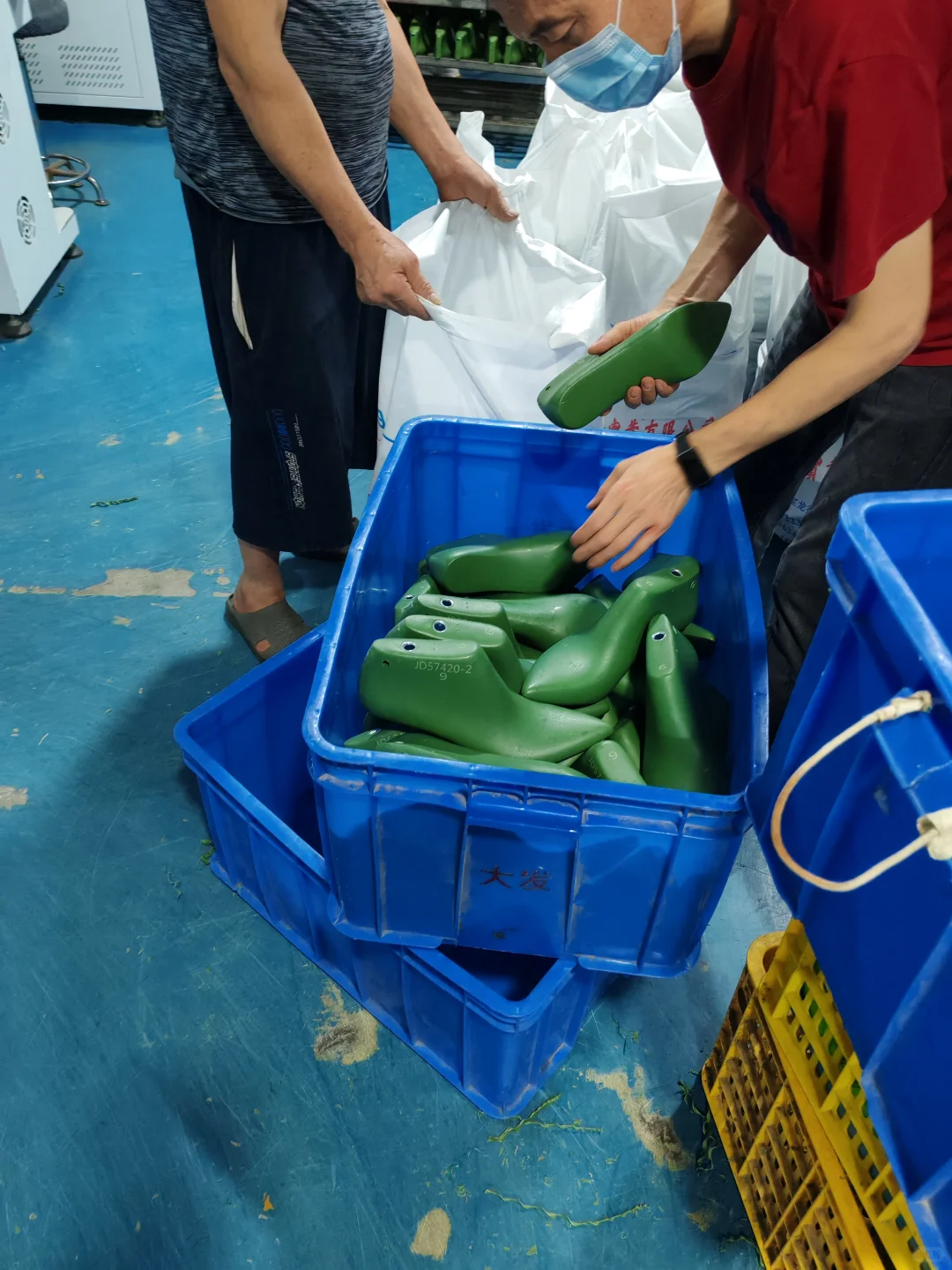 今日产量1000双轻松完成【新亿鞋楦厂】