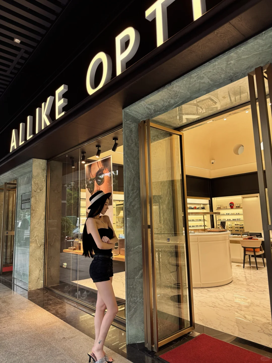 这位霸总从龙岗跑来宝安只为选对眼镜