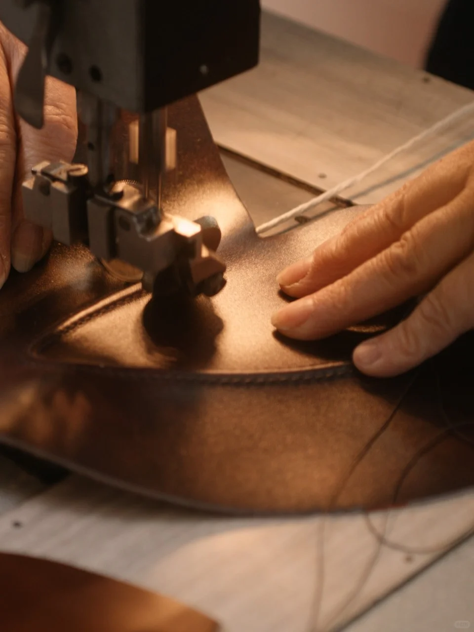 一双鞋的诞生之旅2️⃣Closing缝合间