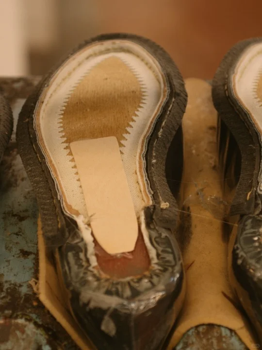 一双鞋的诞生之旅4️⃣Welting沿条间