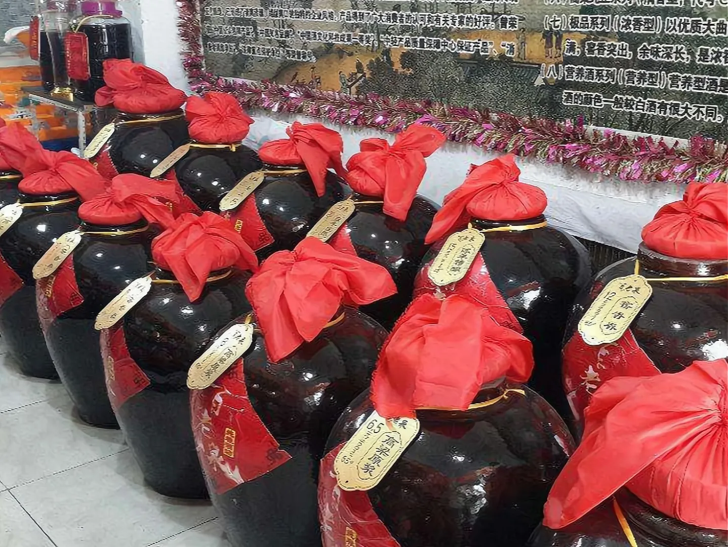 巷口酒香飘十里,纯粮现酿