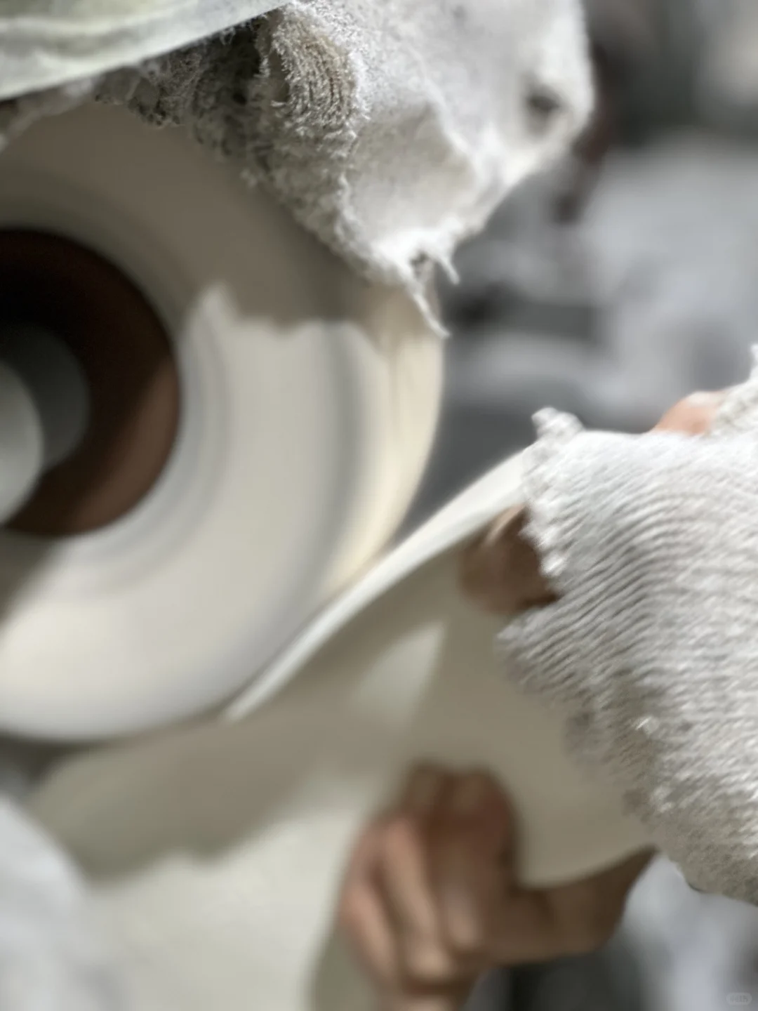 鞋底制作即将完成,平步鞋探厂汇报