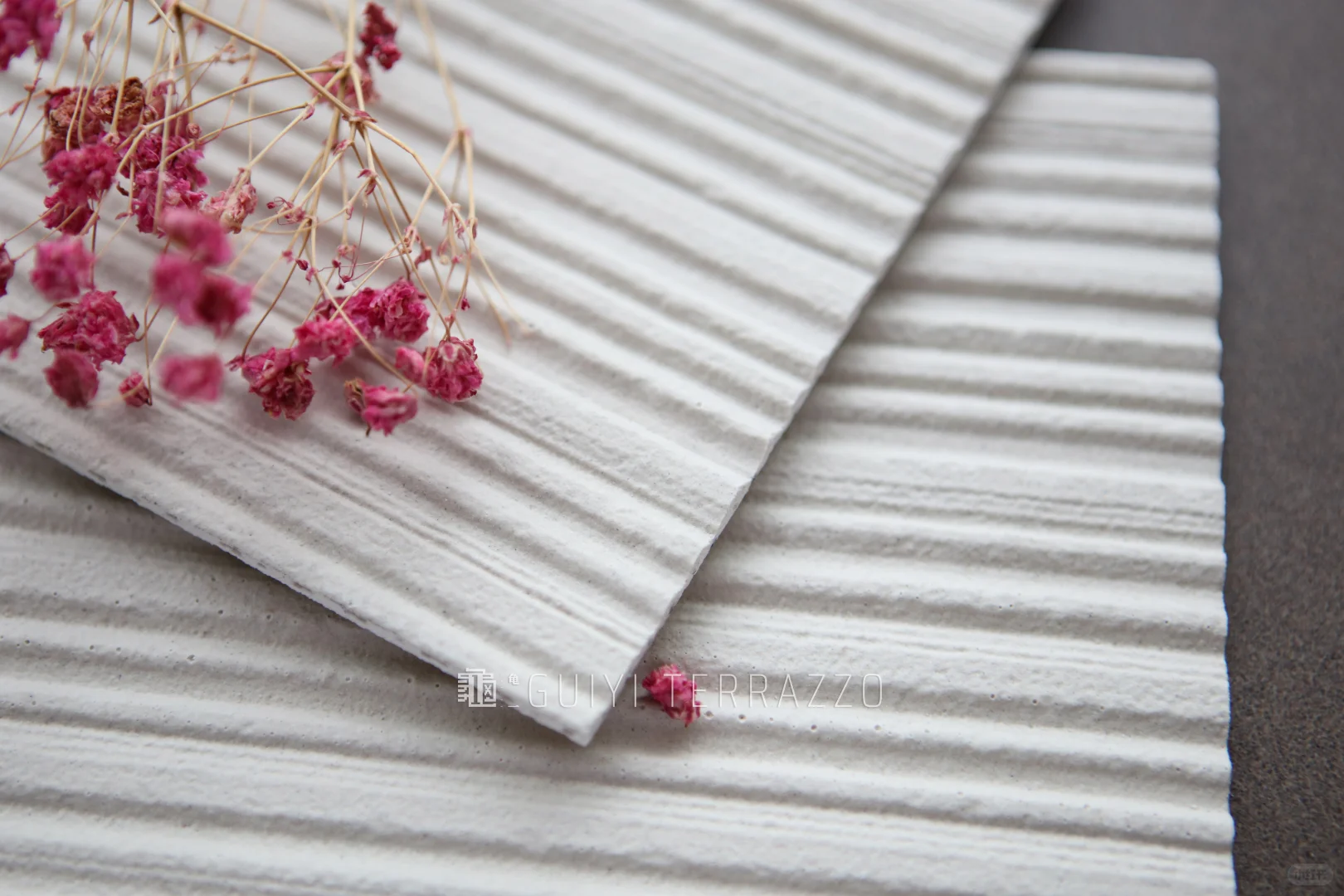 会“弯腰”的白色艺术 | 龟一软瓷材料