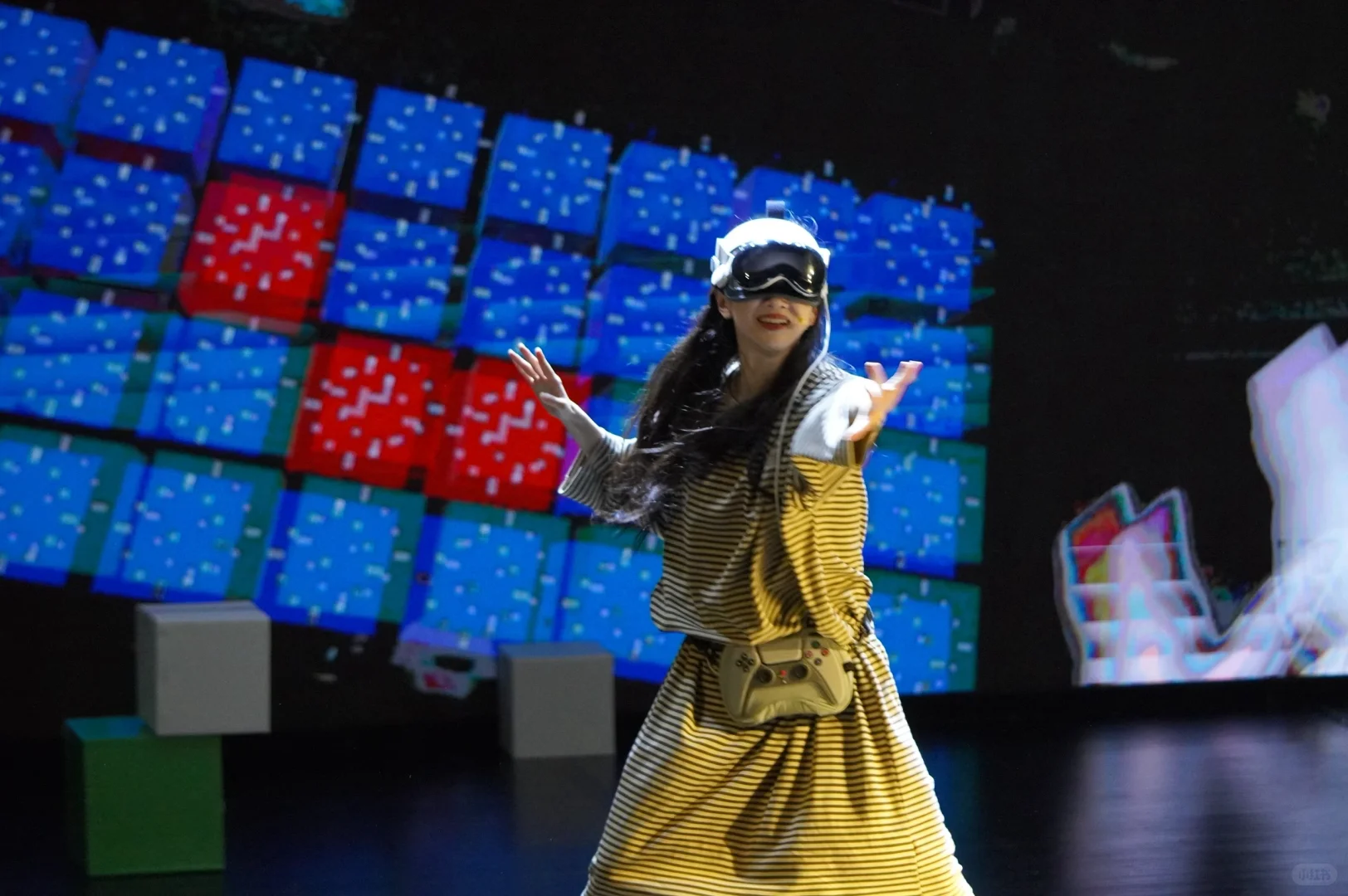 首部由演员佩戴Apple Vision Pro 表演的