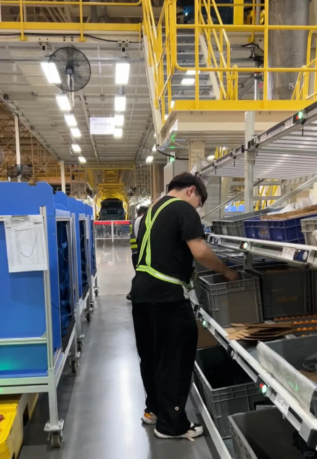 17岁来到了黄浦区小鹏基地,24一个小时