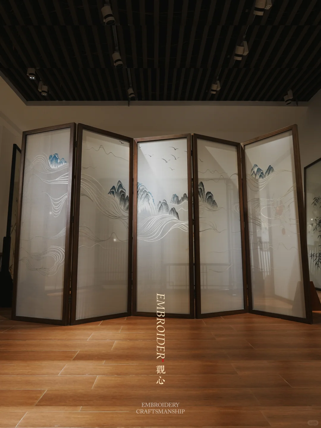 跨界的艺术:刺绣与其他手工艺的惊喜融合