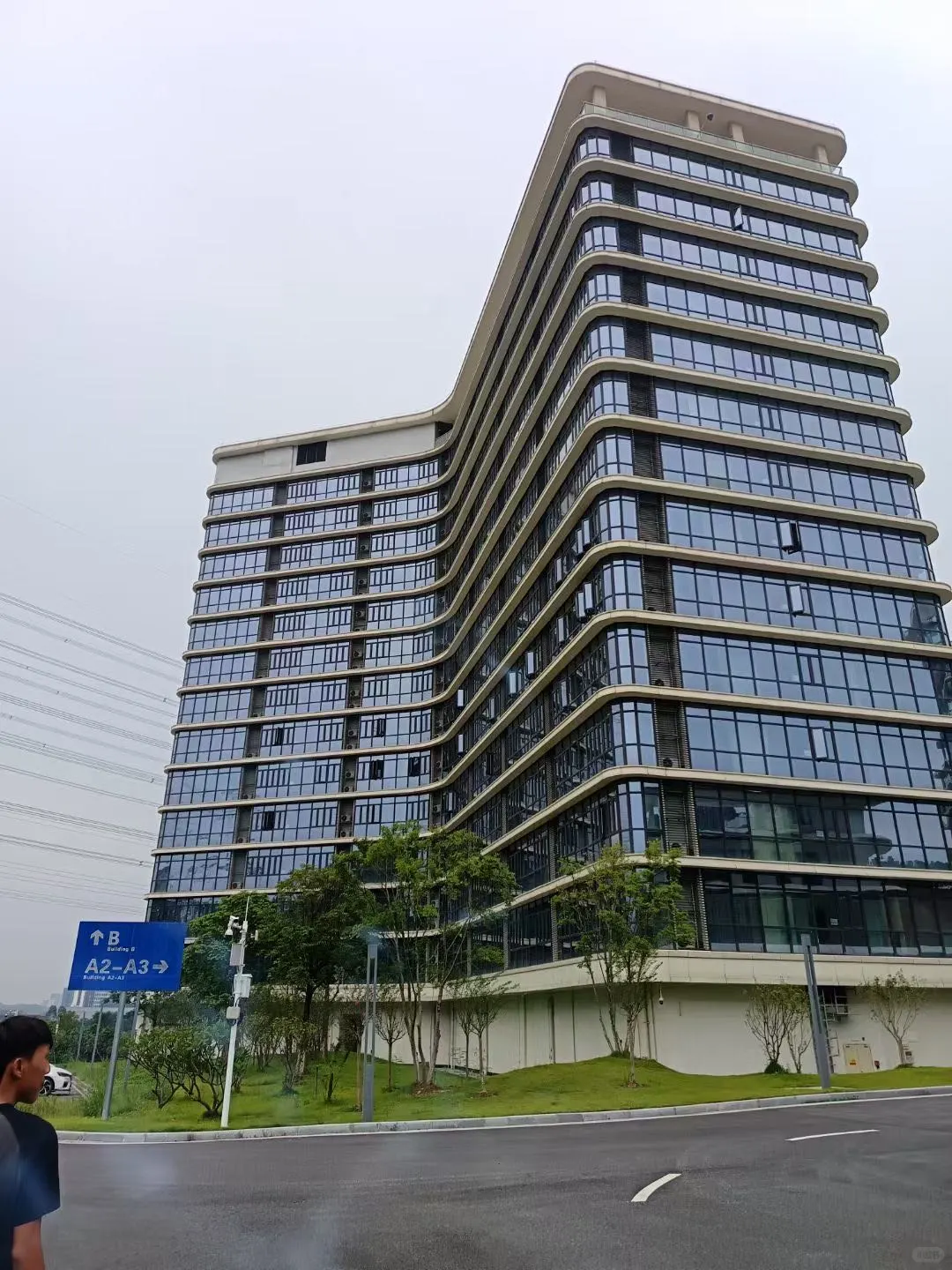 17岁来到了黄浦区小鹏基地,24一个小时