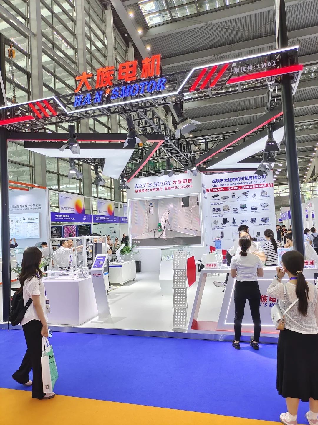 展会上的先导智能和大族激光