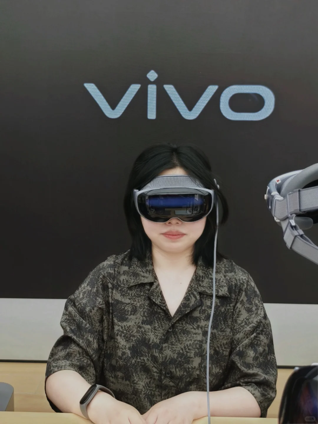 更轻更好用的vivo Vision来啦！混合现实头显