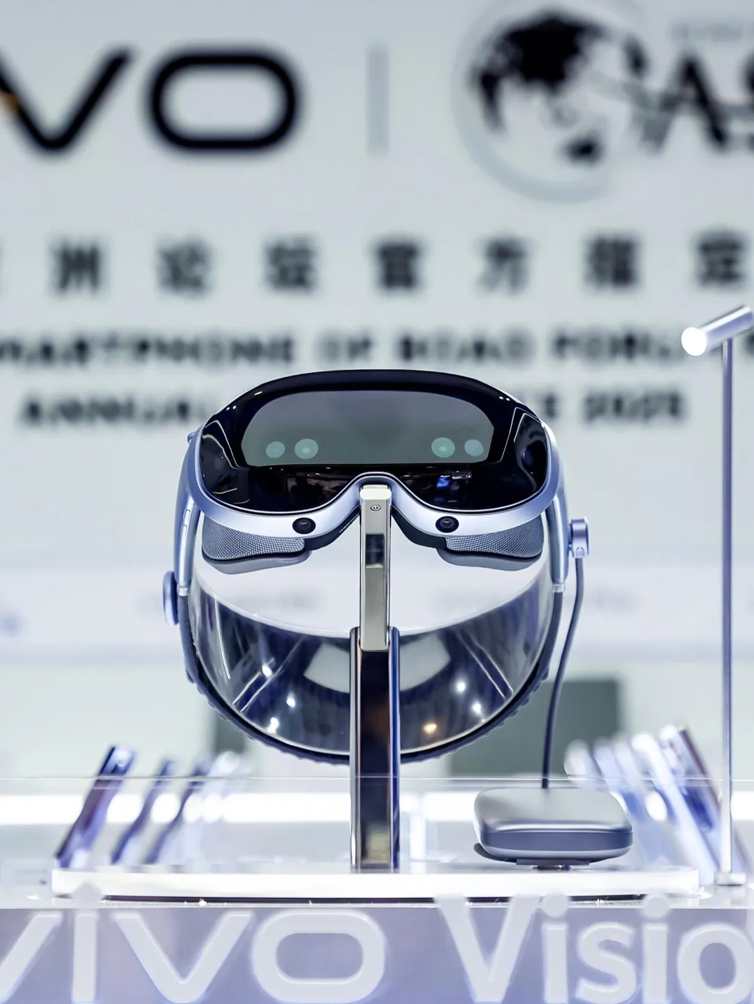 vivo Vision混合现实头显设备亮相