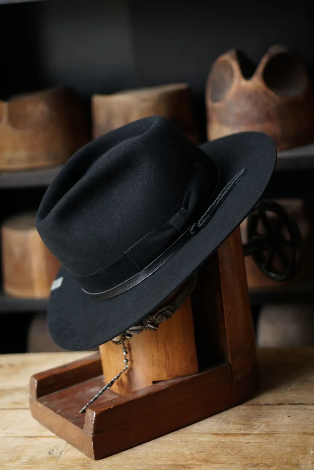 SillyStone黑色泪滴手工宽檐帽