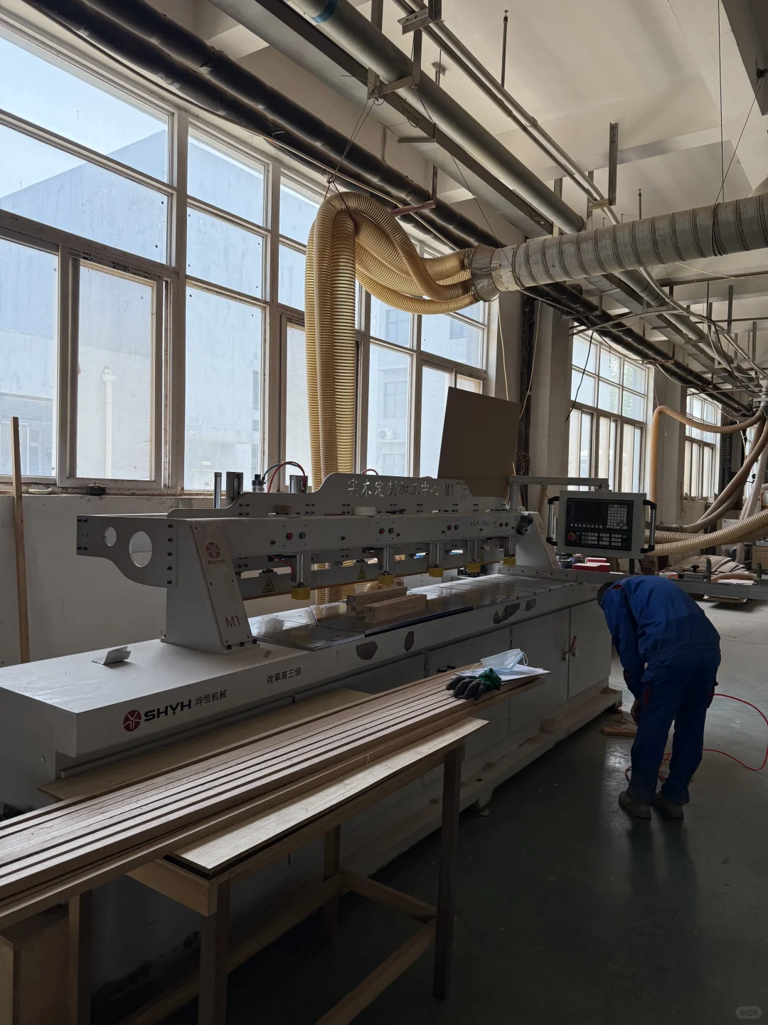 今天去了一家实木家具工厂～