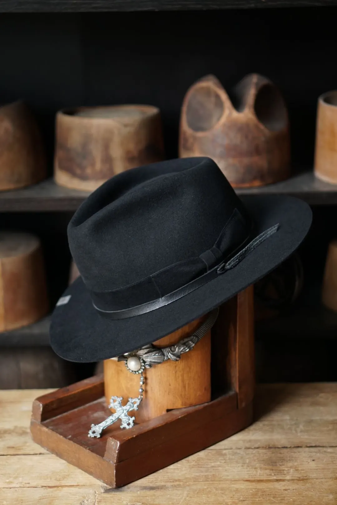 SillyStone黑色泪滴手工宽檐帽